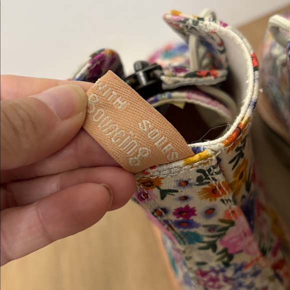 Floral Dr Marten Sinclair Wanderlust Platform Boot size 6 New! - Picture 6 of 7
